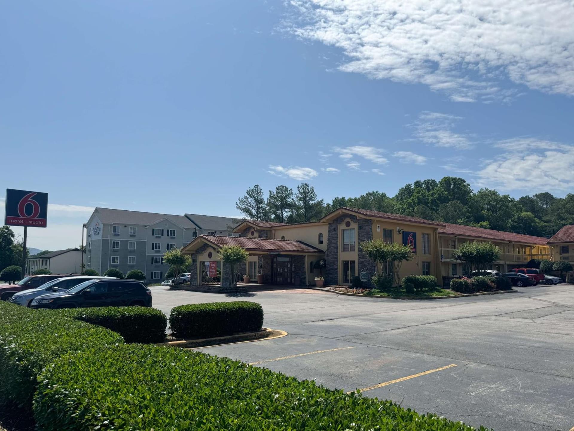 Motel 6 Huntsville AL University Dr. exterior or lobby in Huntsville, AL — main listing photo