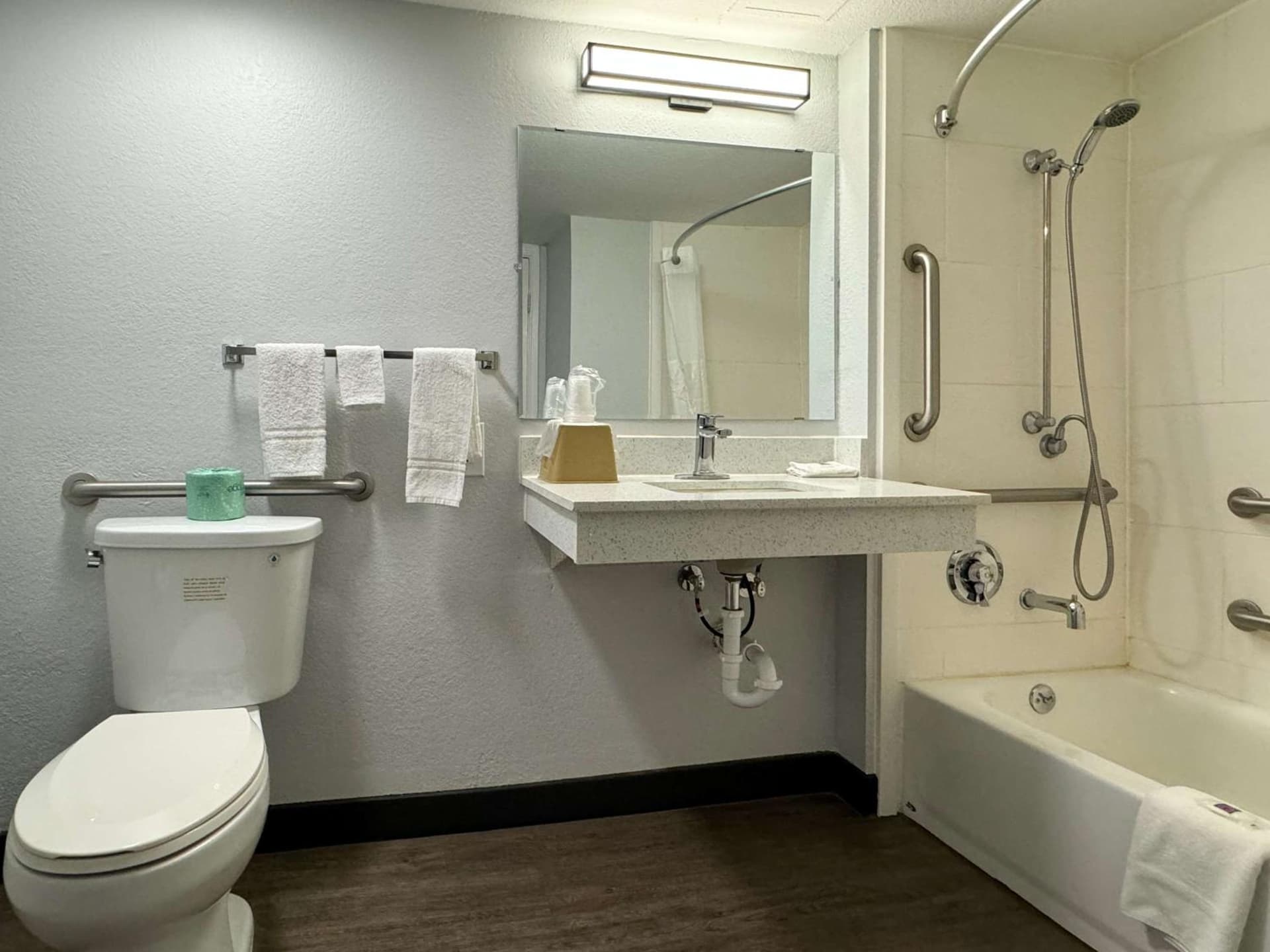 Motel 6 Huntsville AL University Dr. interior in Huntsville, AL — gallery photo 2