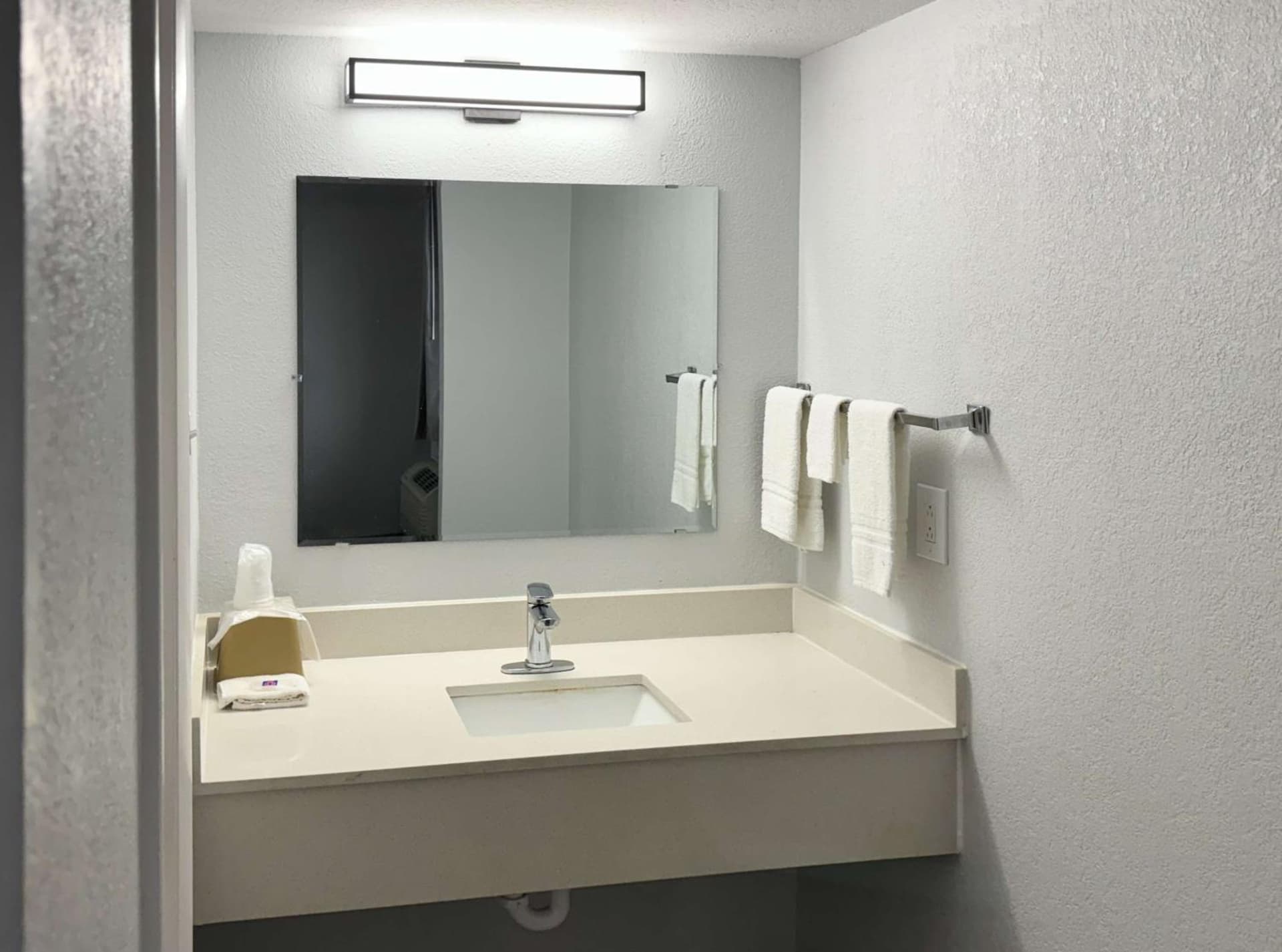 Motel 6 Huntsville AL University Dr. gallery photo in Huntsville, AL — image 22
