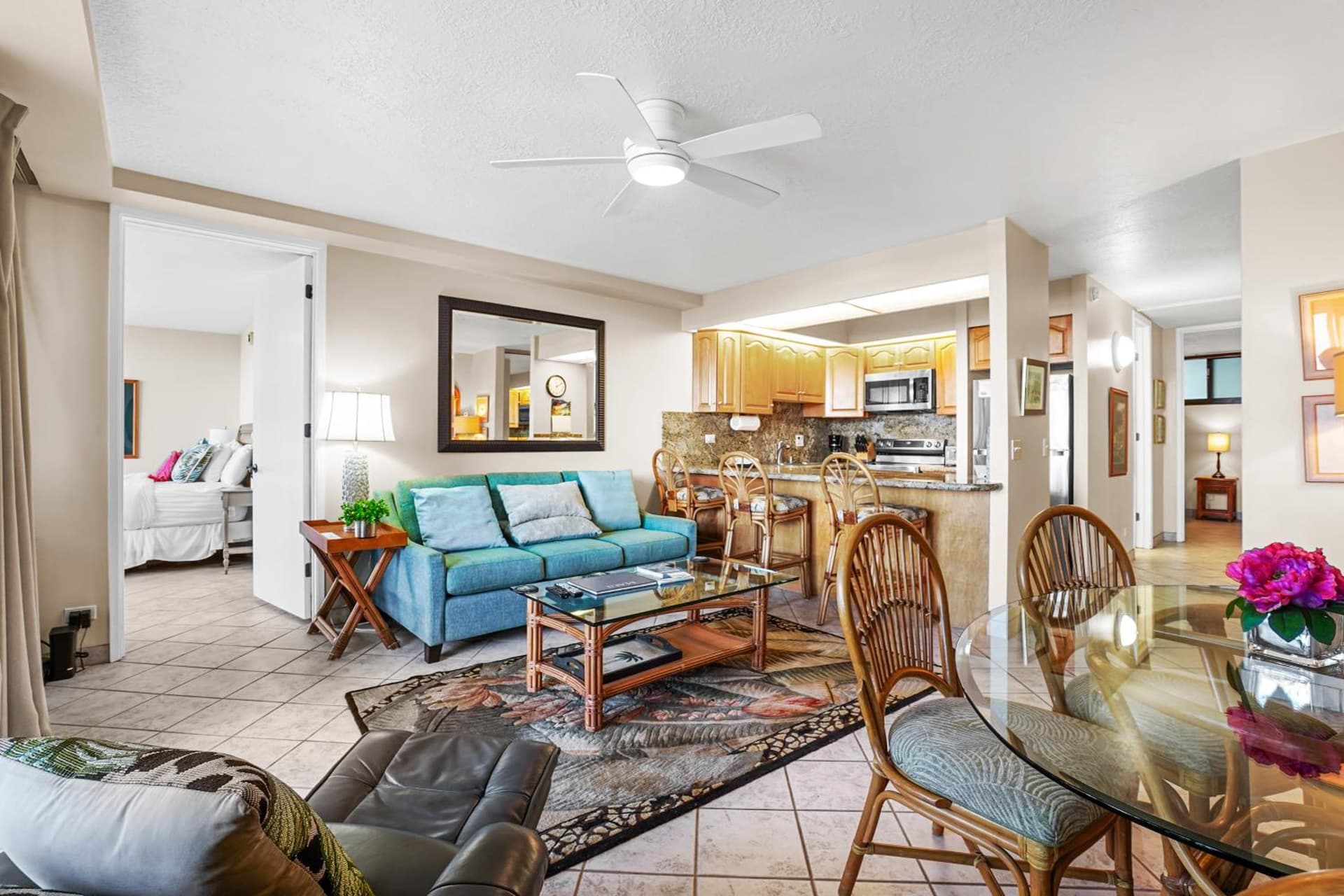Papakea's Finest - OCEAN VIEW Luxury 2 bedroom 2 bath - AC IN EVERY ROOM interior in Kahana — gallery photo 2