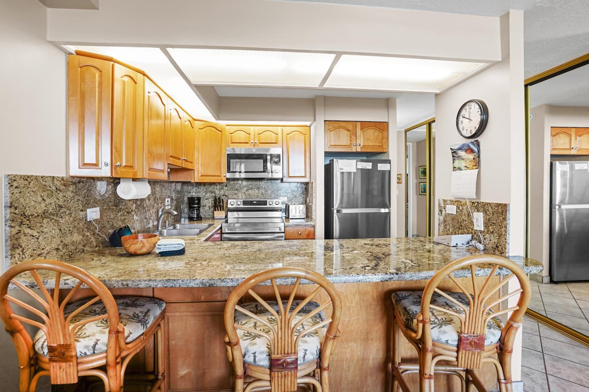 Papakea's Finest - OCEAN VIEW Luxury 2 bedroom 2 bath - AC IN EVERY ROOM property views in Kahana — gallery photo 3