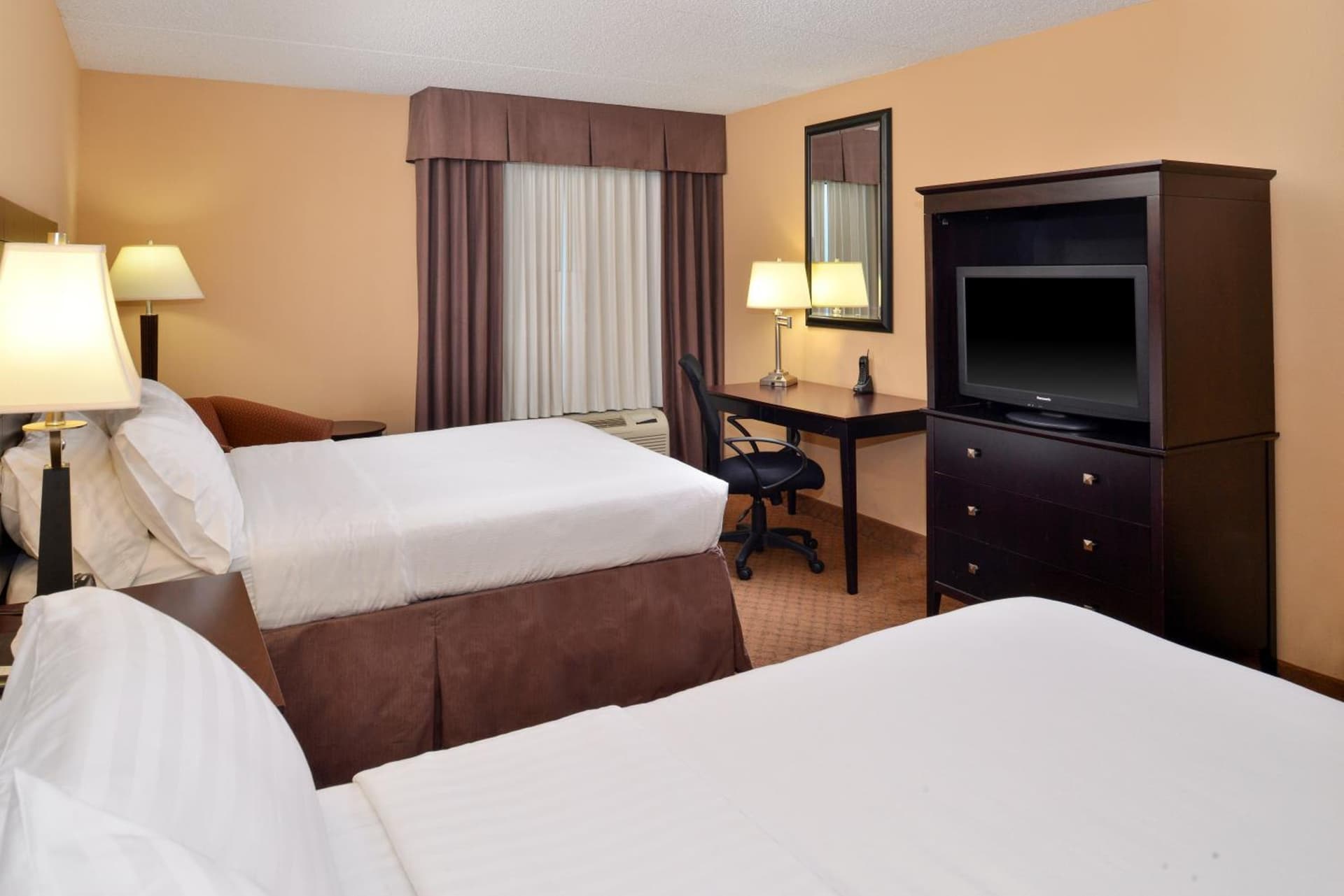 Holiday Inn Martinsburg by IHG gallery photo in Martinsburg, WV — image 71