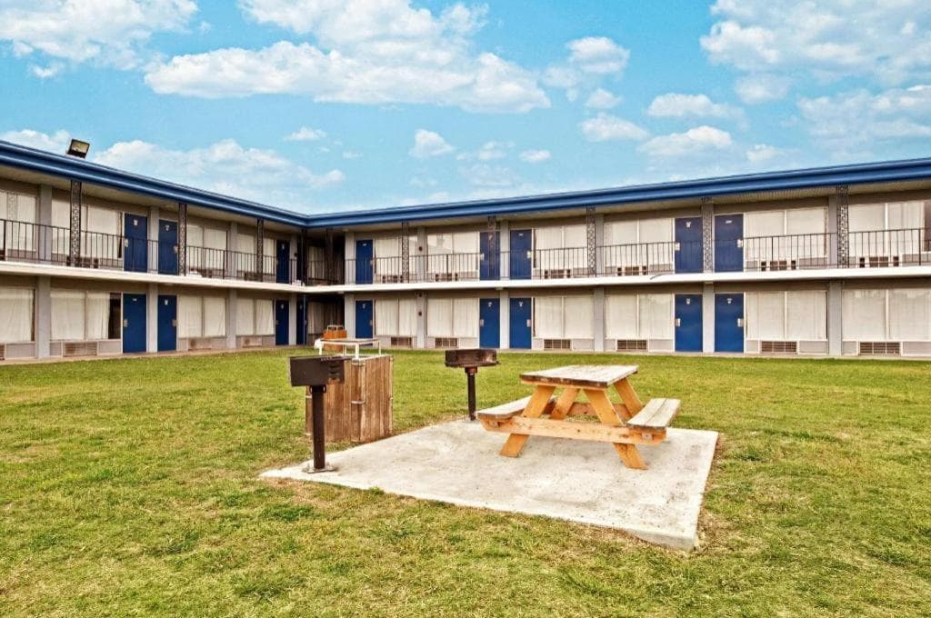 Best Value Inn Garland gallery photo in Garland, TX — image 9