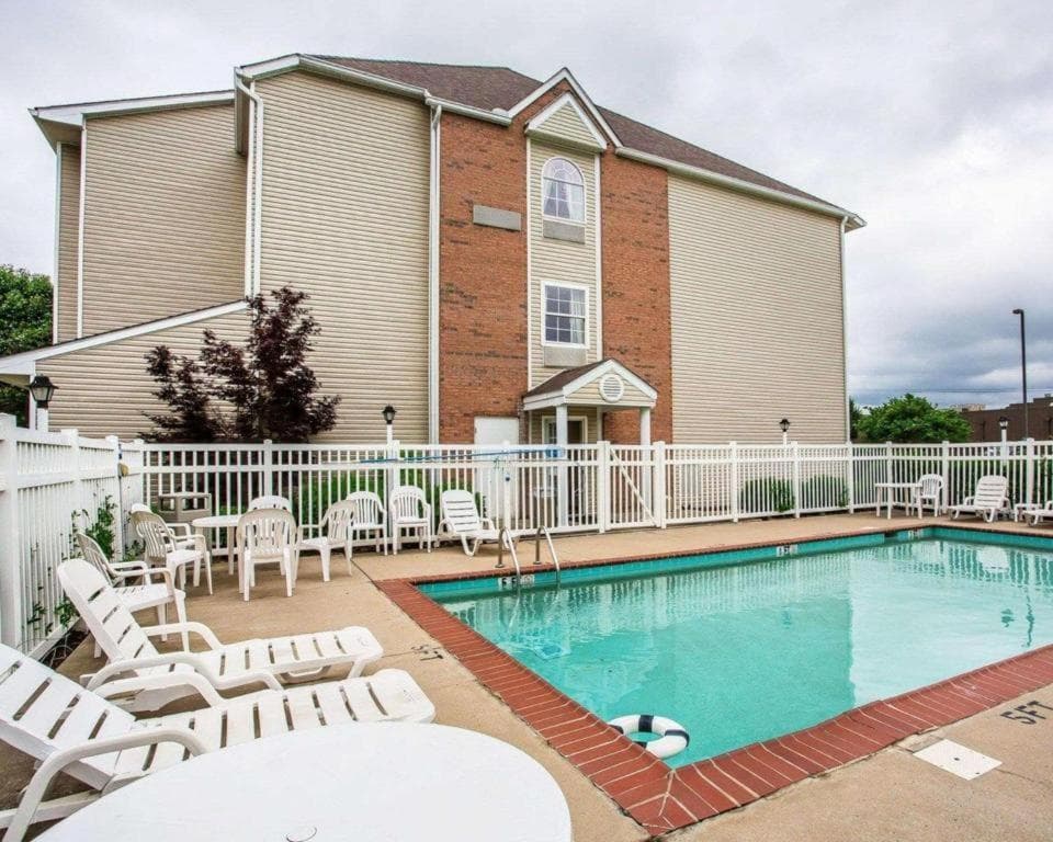 Quality Inn & Suites interior in Mount Juliet, TN — gallery photo 2