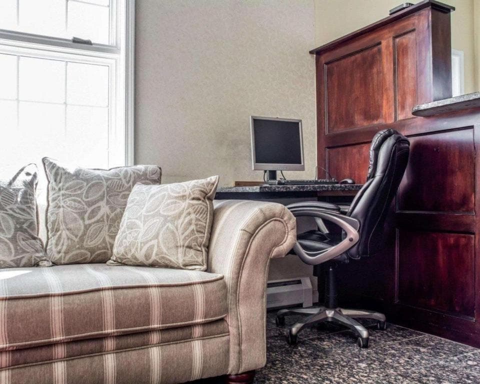 Econo Lodge Inn & Suites Airport gallery photo in Syracuse, NY — image 10