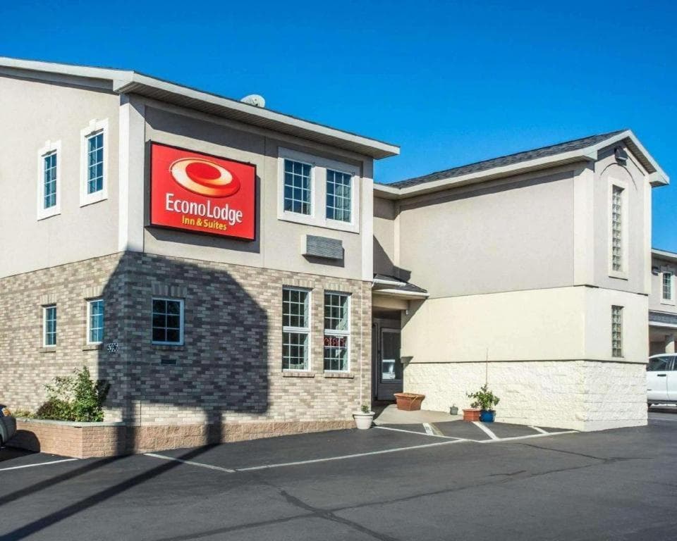 Econo Lodge Inn & Suites Airport property views in Syracuse, NY — gallery photo 3