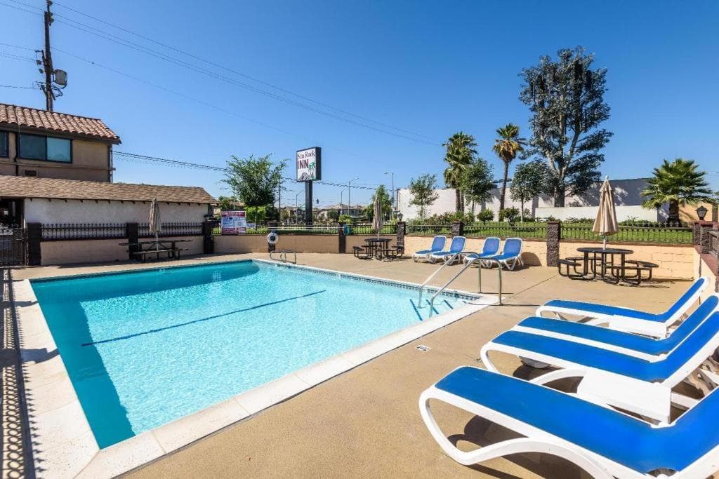 Sea Rock Inn - Los Angeles interior in Los Angeles, CA — gallery photo 2