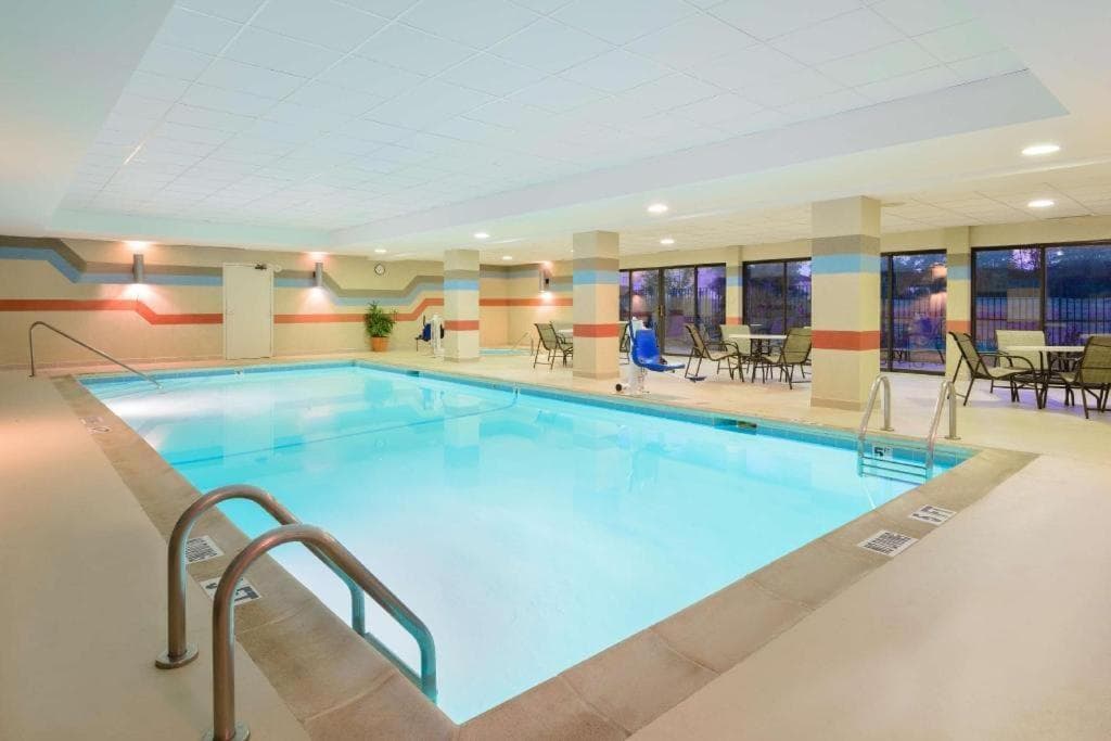 Hampton Inn Mount Vernon interior in Mount Vernon, IL — gallery photo 2