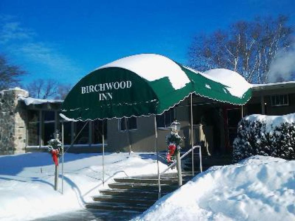Birchwood Inn property views in Harbor Springs, MI — gallery photo 3