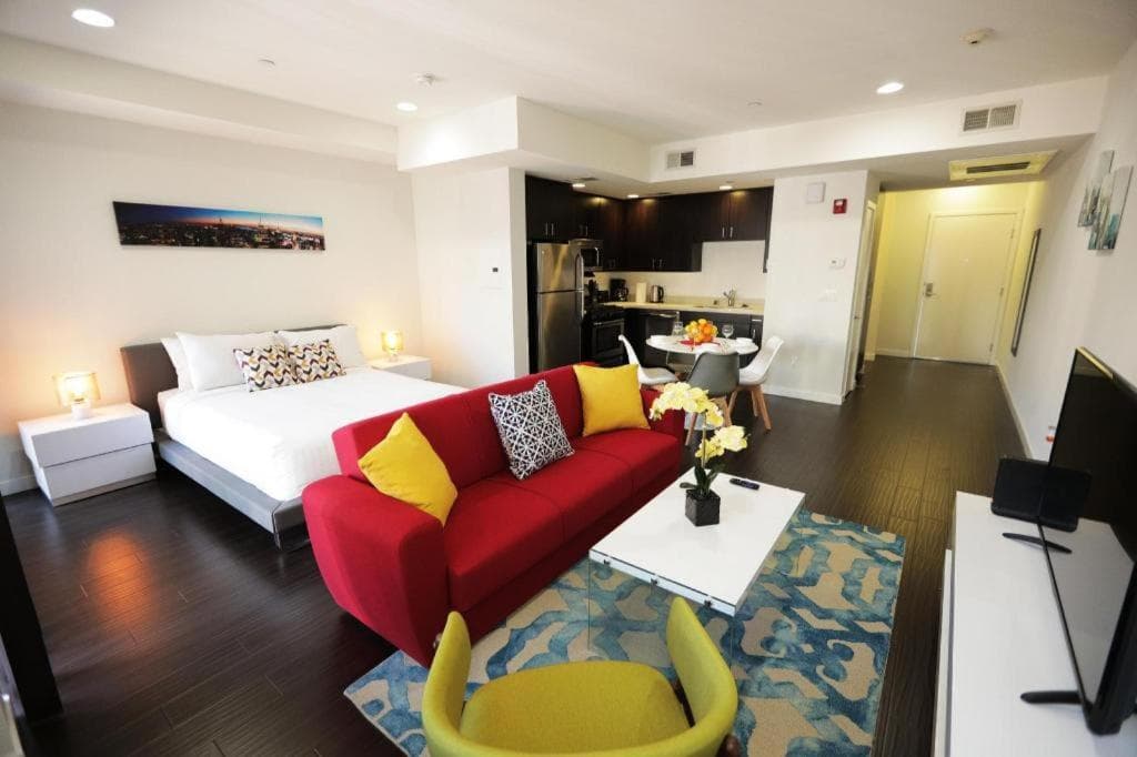 Downtown Cosmopolitan Residences property views in Los Angeles, CA — gallery photo 3