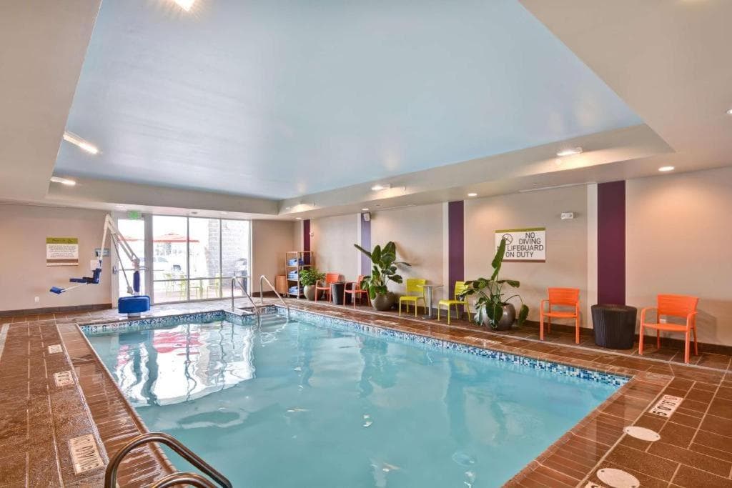 Home2 Suites by Hilton Green Bay interior in Green Bay, WI — gallery photo 2