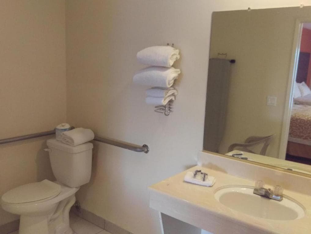 Days Inn by Wyndham Hemet gallery photo in Hemet, CA — image 14