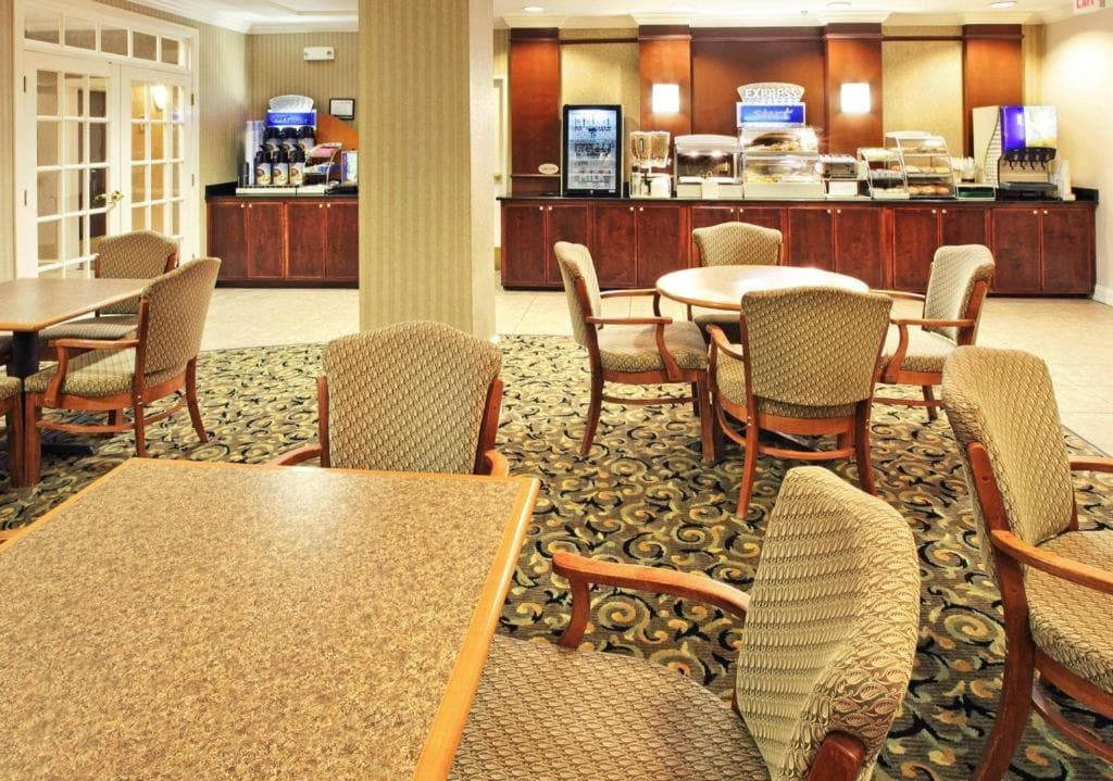Holiday Inn Express Camden Hotel interior in Camden, AR — gallery photo 2