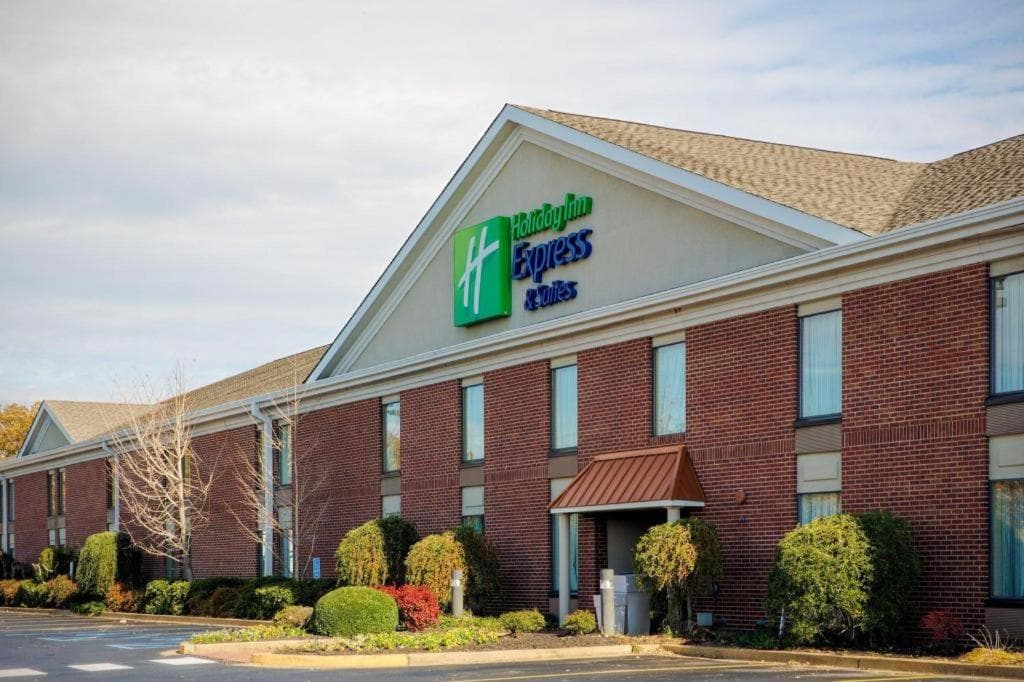 Holiday Inn Express Hotel And Suites Corinth featured exterior or lobby in Corinth, MS — similar hotel