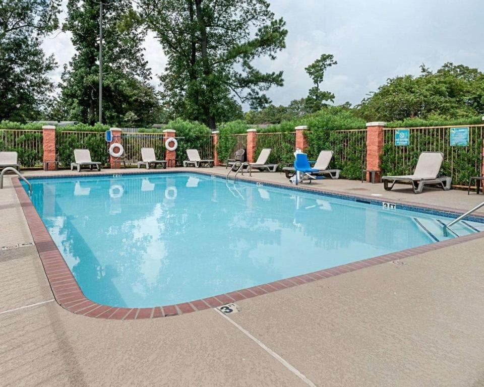 Quality Suites interior in Sulphur, LA — gallery photo 2