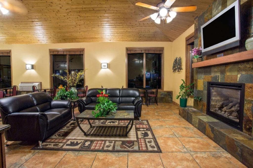 Days Inn by Wyndham Silverthorne property views in Silverthorne, CO — gallery photo 3