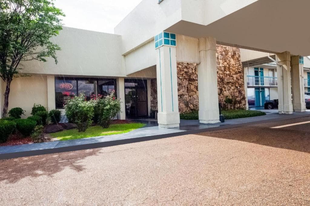 OYO Hotel O Jackson I-55 North featured exterior or lobby in Jackson, MS — similar hotel