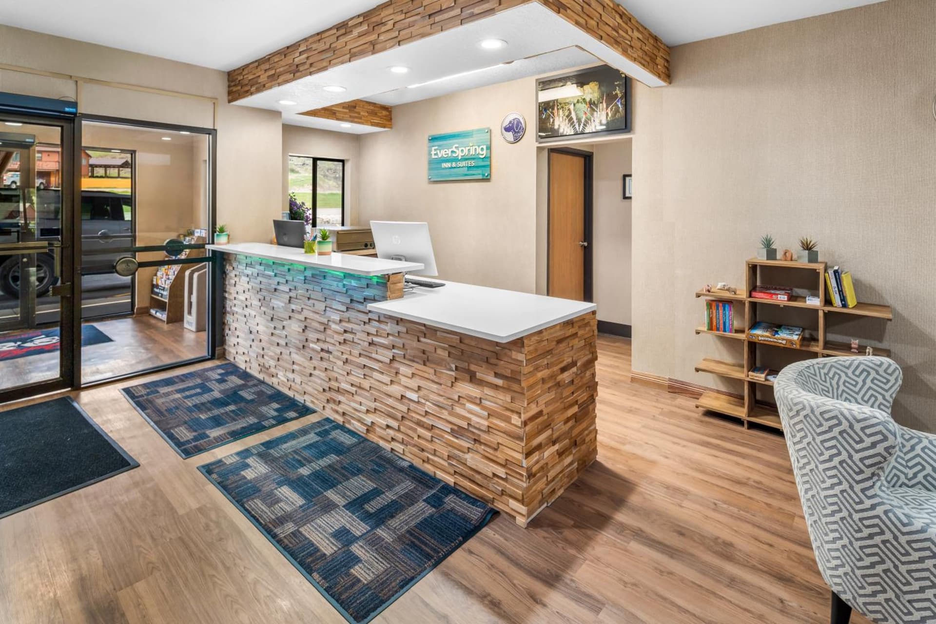 EverSpring Inn & Suites interior in Hill City, SD — gallery photo 2