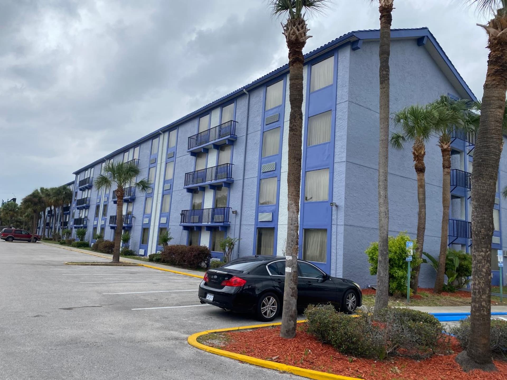 Monumental Movieland Hotel property views in Orlando, FL — gallery photo 3