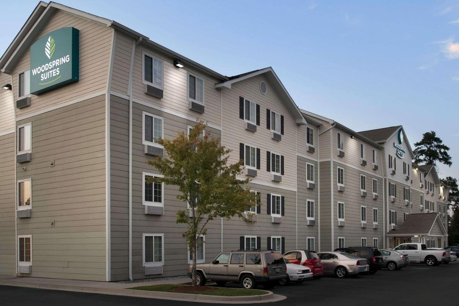 WoodSpring Suites Savannah Garden City interior in Savannah, GA — gallery photo 2