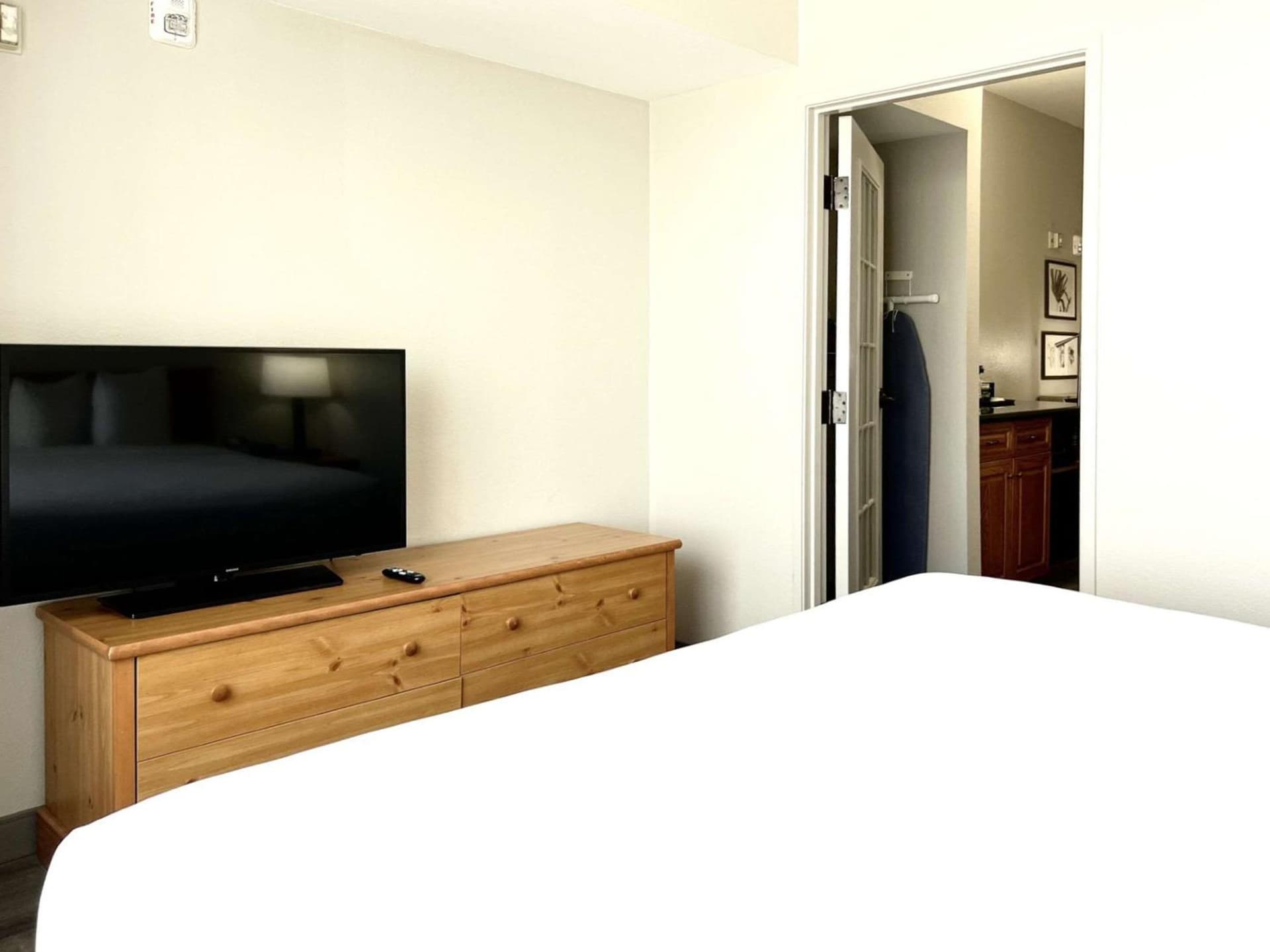 Country Inn & Suites by Radisson, Tucson Airport, AZ interior in Tucson, AZ — gallery photo 2
