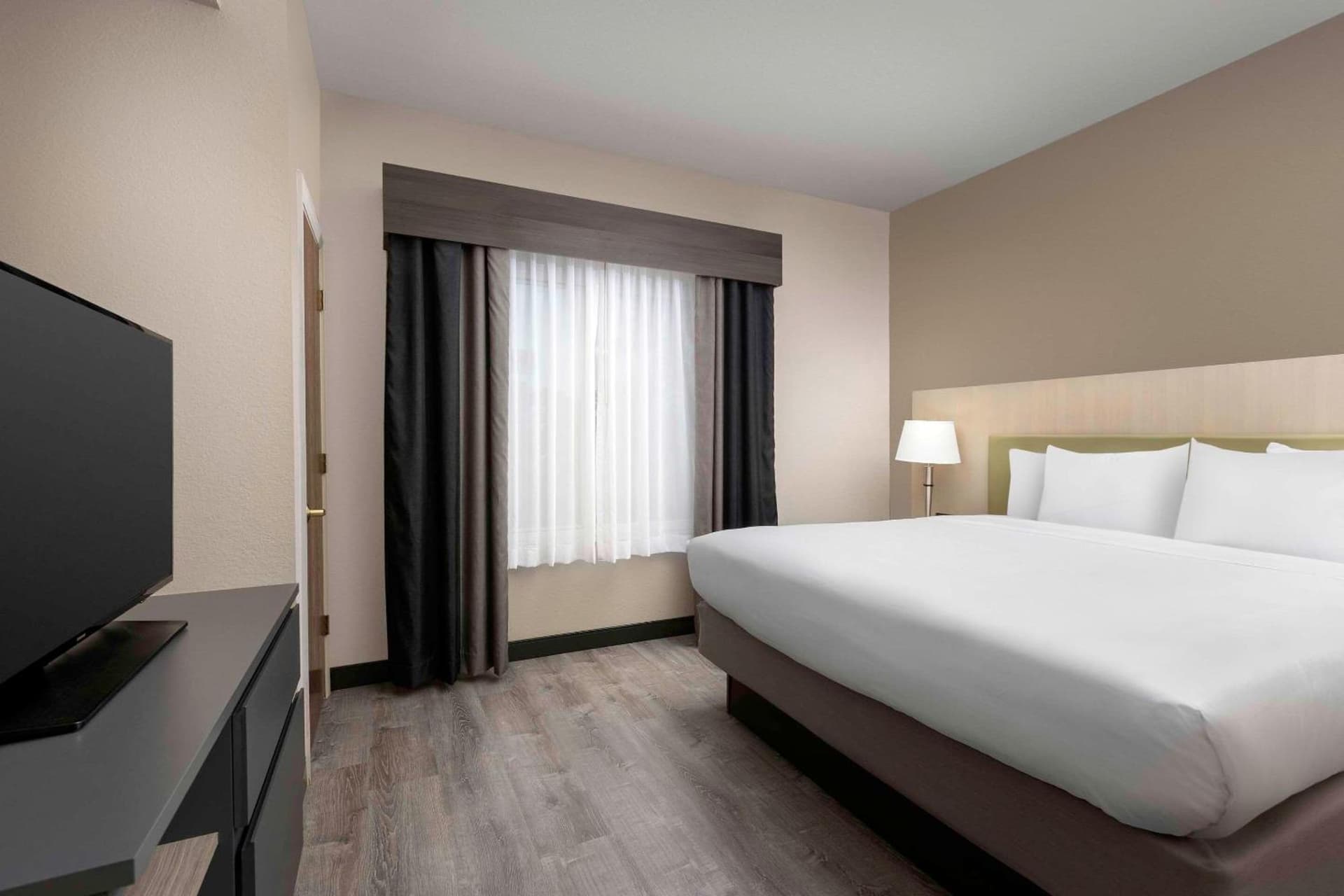 Country Inn & Suites by Radisson, Gainesville, FL interior in Gainesville, FL — gallery photo 2