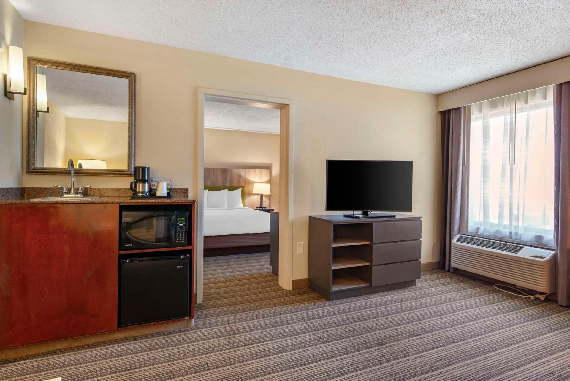 Country Inn & Suites by Radisson, Atlanta Galleria-Ballpark, GA gallery photo in Atlanta, GA — image 6