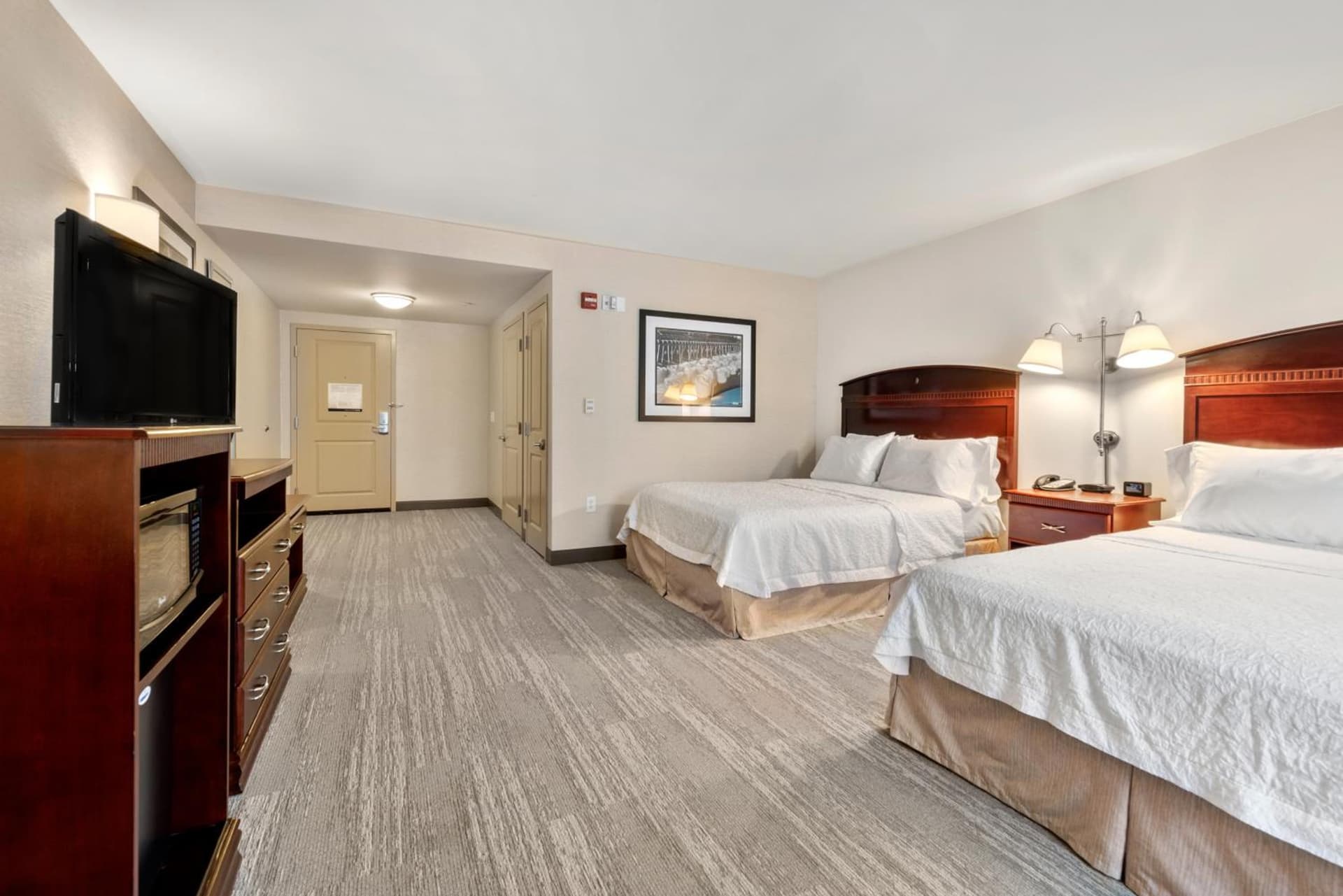 Hampton Inn Nashua interior in Nashua, NH — gallery photo 2