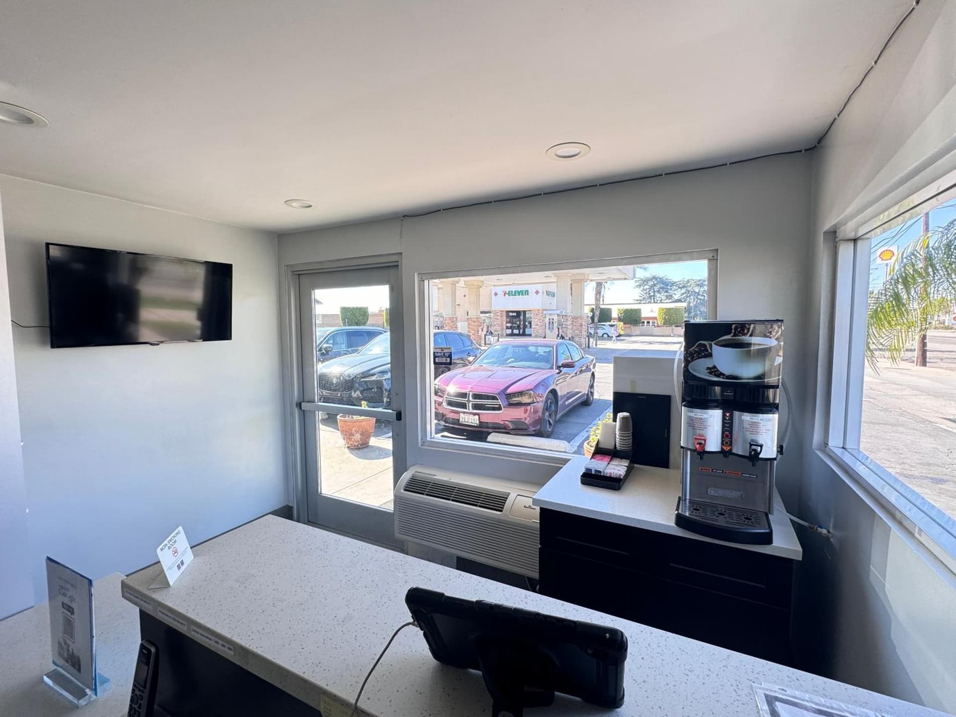 Motel 6 Ontario, CA - Airport gallery photo in Ontario, CA — image 24