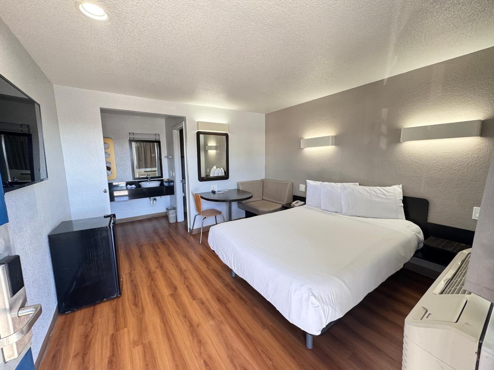 Motel 6 Ontario, CA - Airport gallery photo in Ontario, CA — image 15