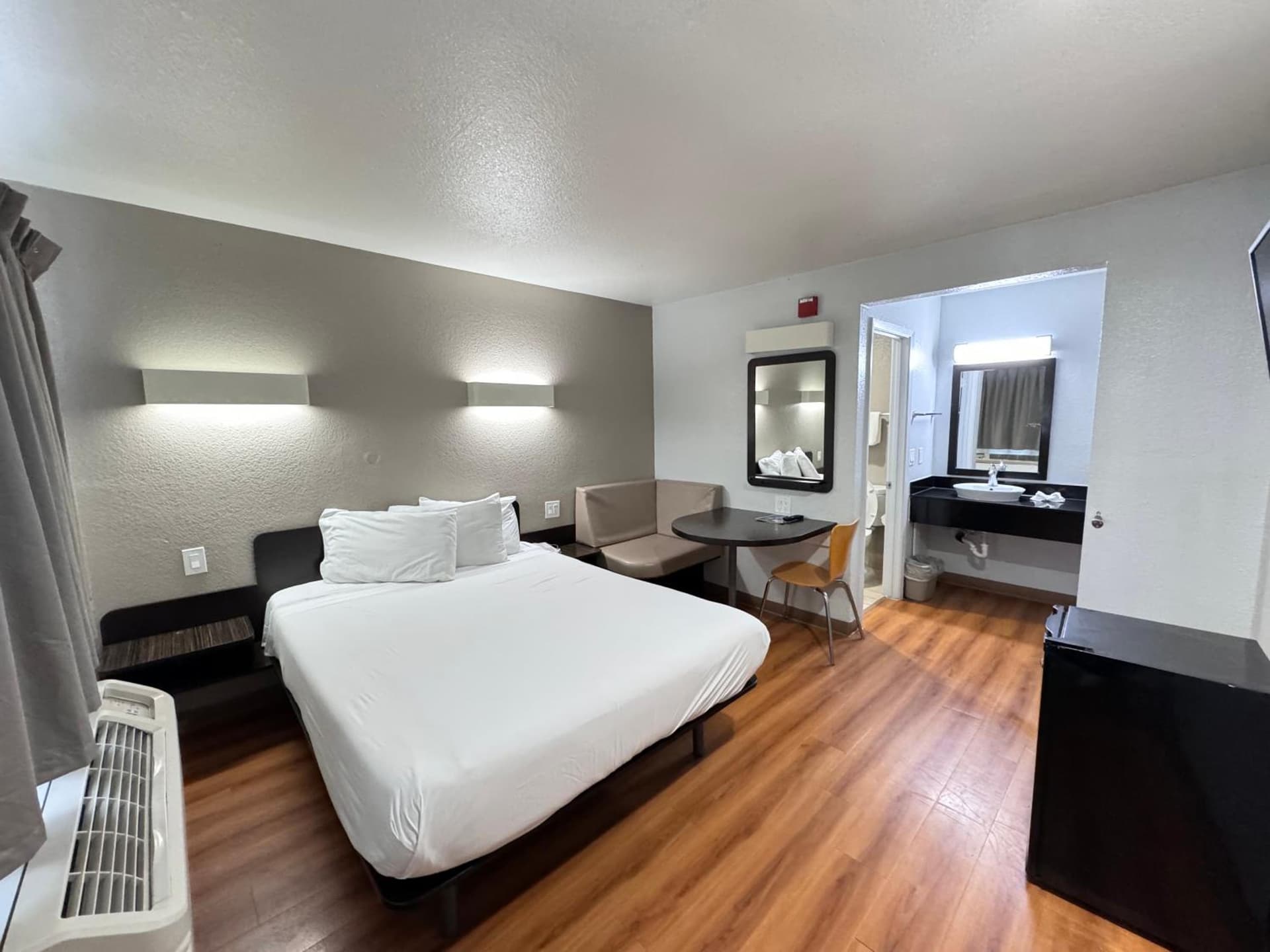 Motel 6 Ontario, CA - Airport gallery photo in Ontario, CA — image 9