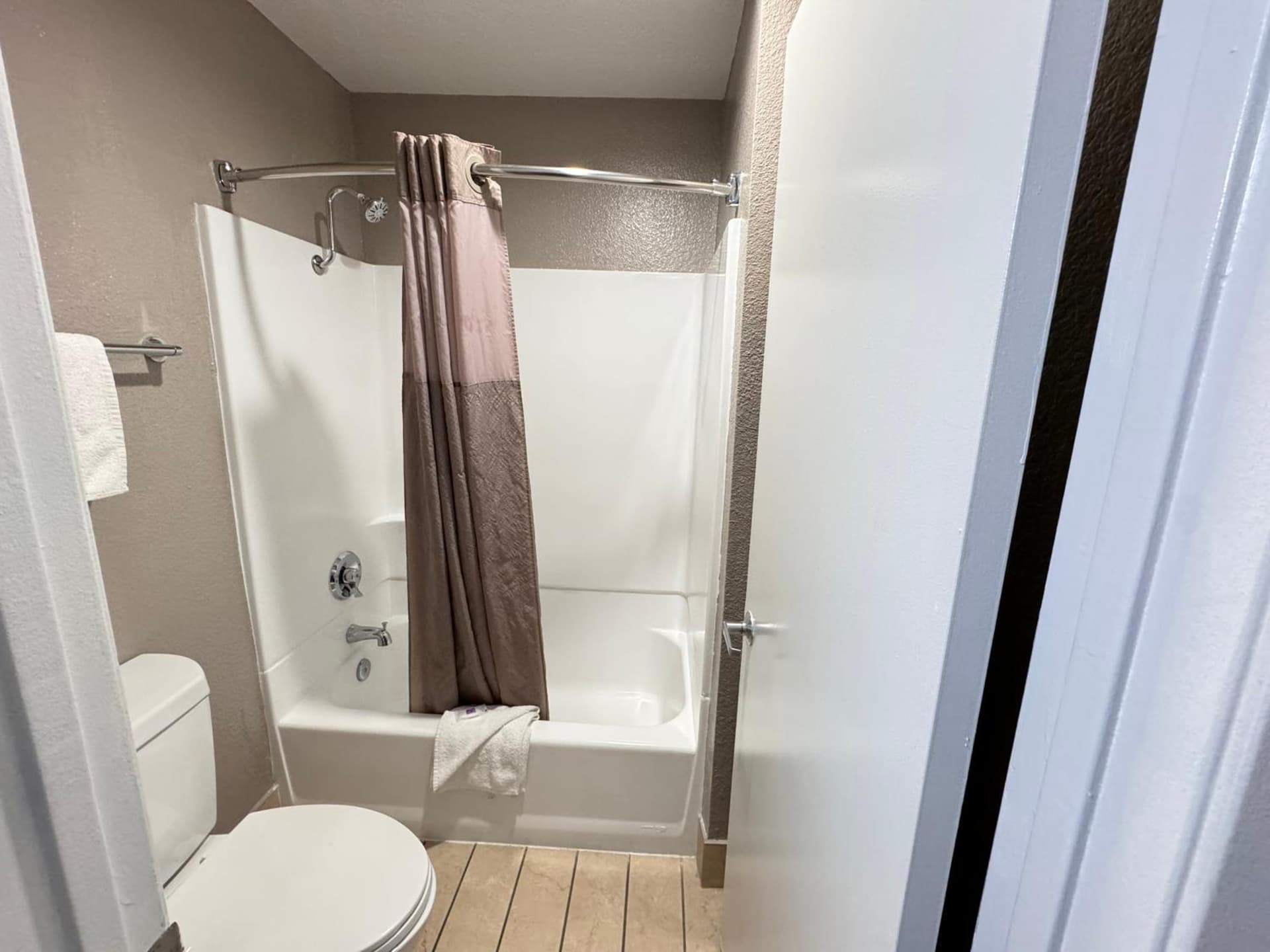 Motel 6 Ontario, CA - Airport gallery photo in Ontario, CA — image 48