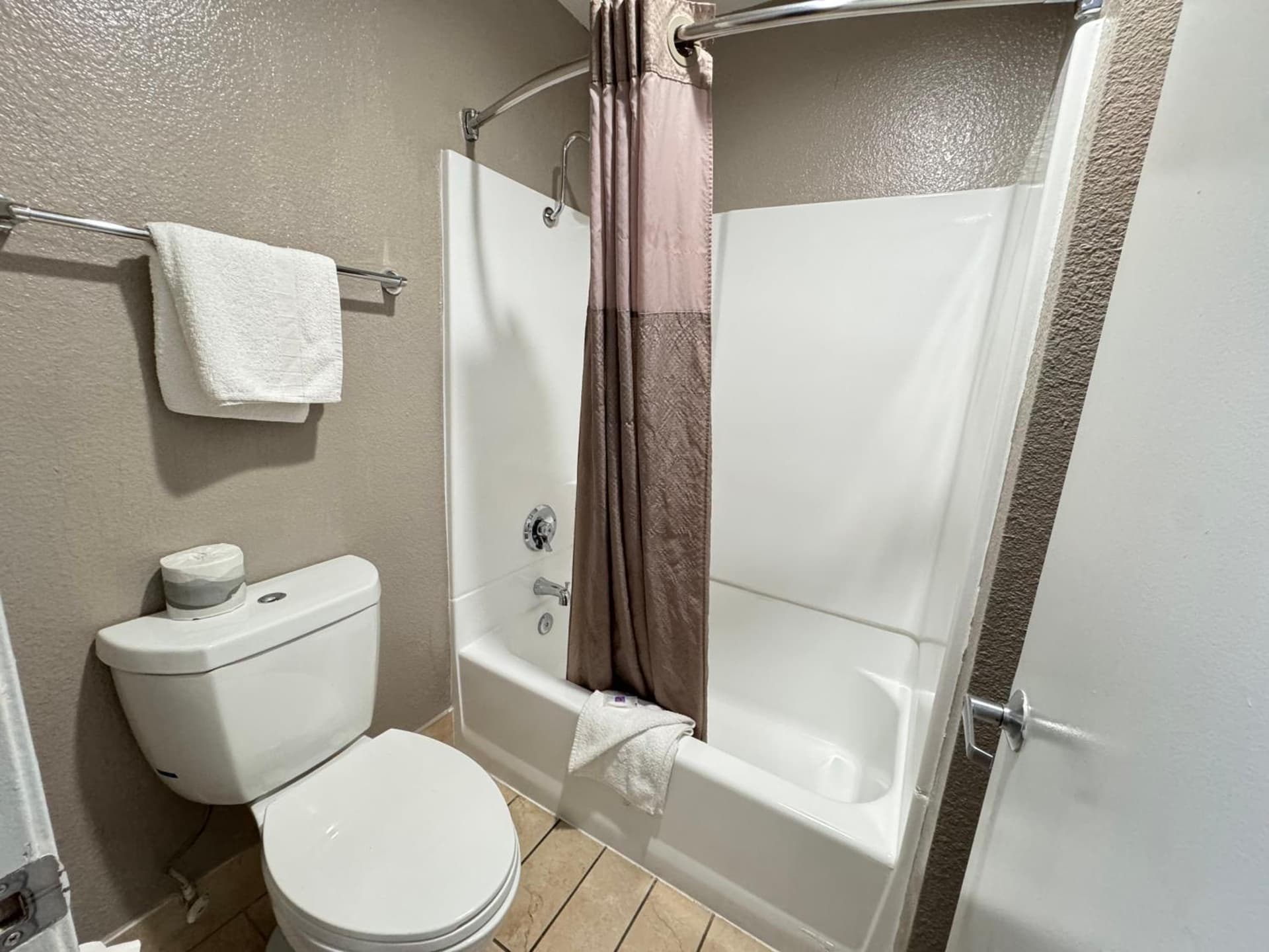 Motel 6 Ontario, CA - Airport gallery photo in Ontario, CA — image 33