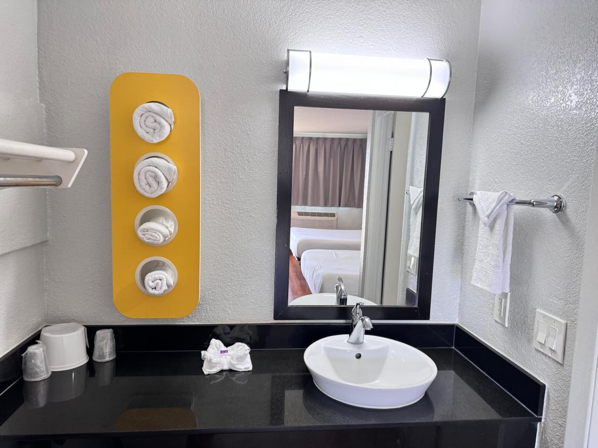 Motel 6 Ontario, CA - Airport gallery photo in Ontario, CA — image 17