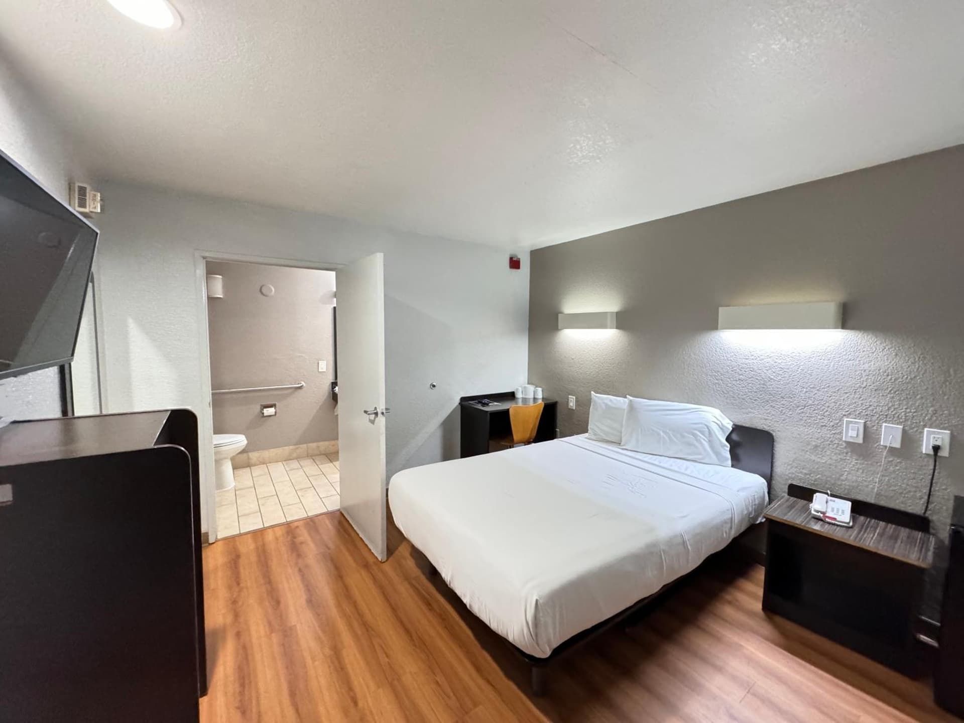 Motel 6 Ontario, CA - Airport gallery photo in Ontario, CA — image 50