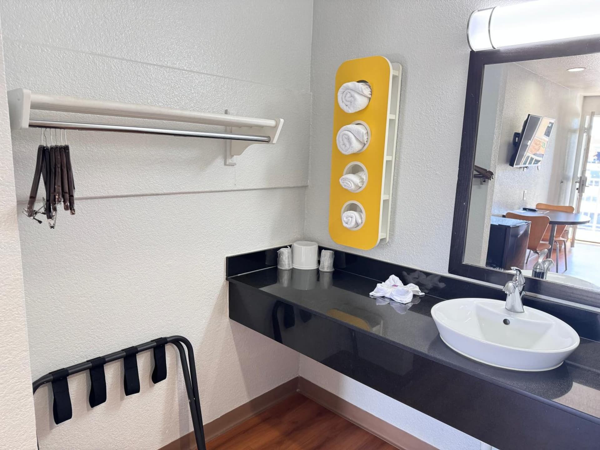 Motel 6 Ontario, CA - Airport gallery photo in Ontario, CA — image 42