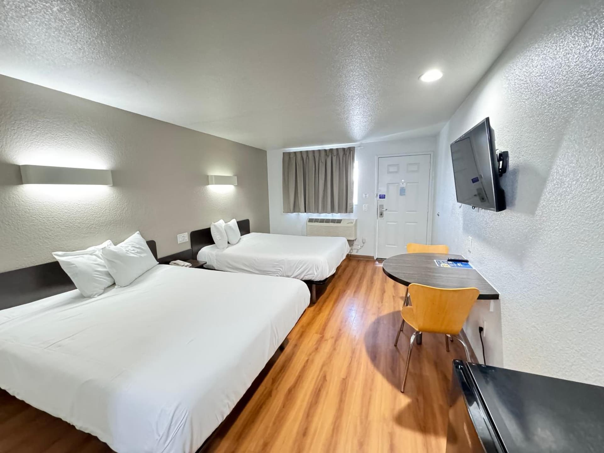 Motel 6 Ontario, CA - Airport gallery photo in Ontario, CA — image 37