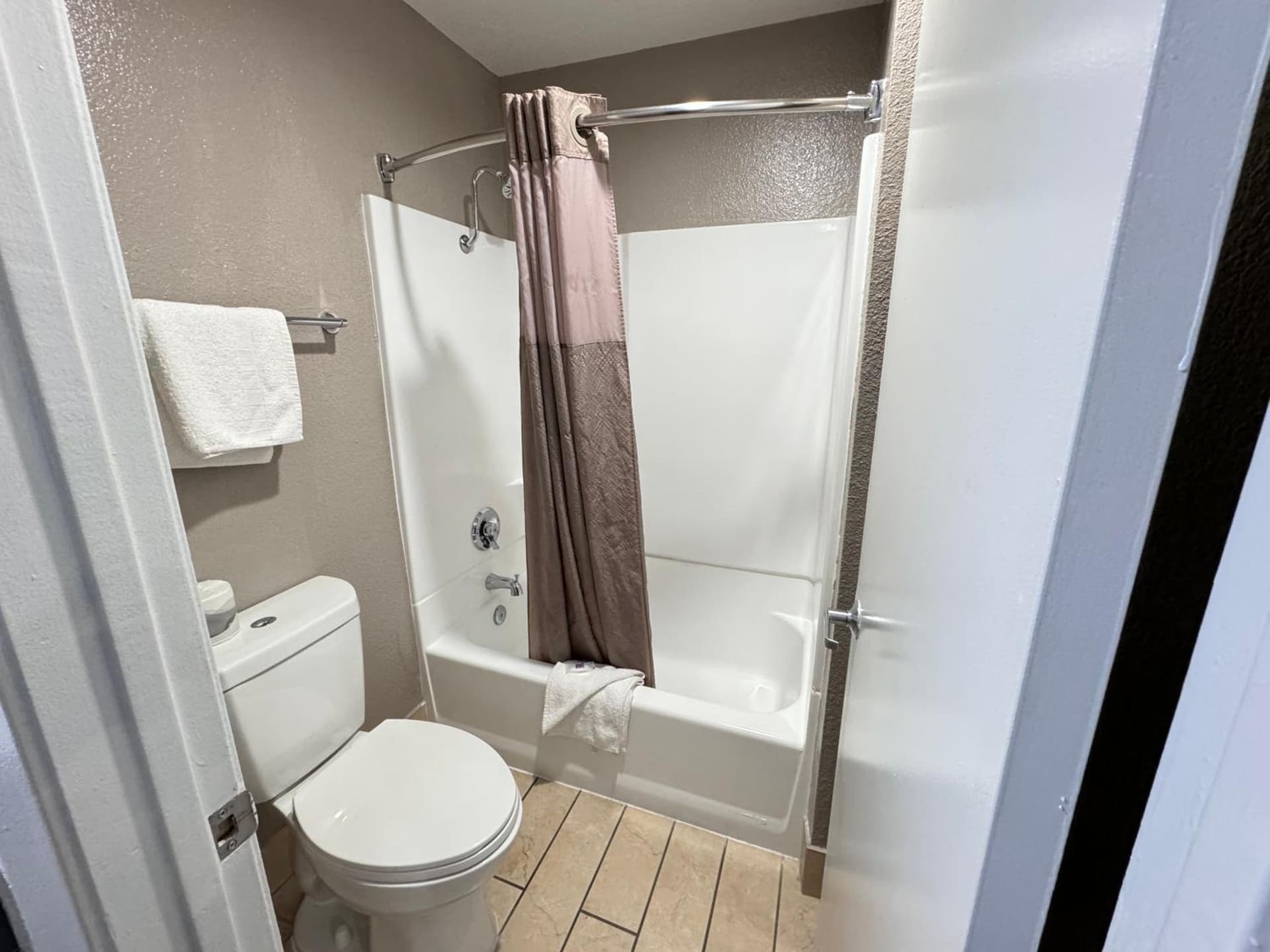 Motel 6 Ontario, CA - Airport gallery photo in Ontario, CA — image 21