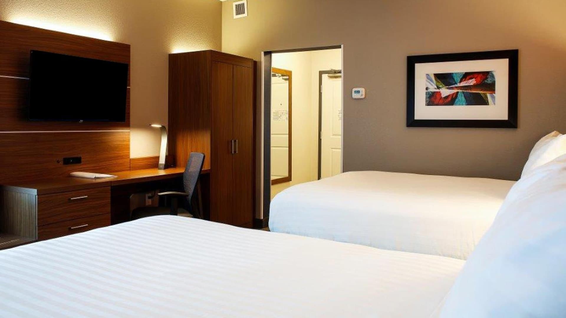 Holiday Inn Express & Suites Downtown Louisville by IHG gallery photo in Louisville, KY — image 38