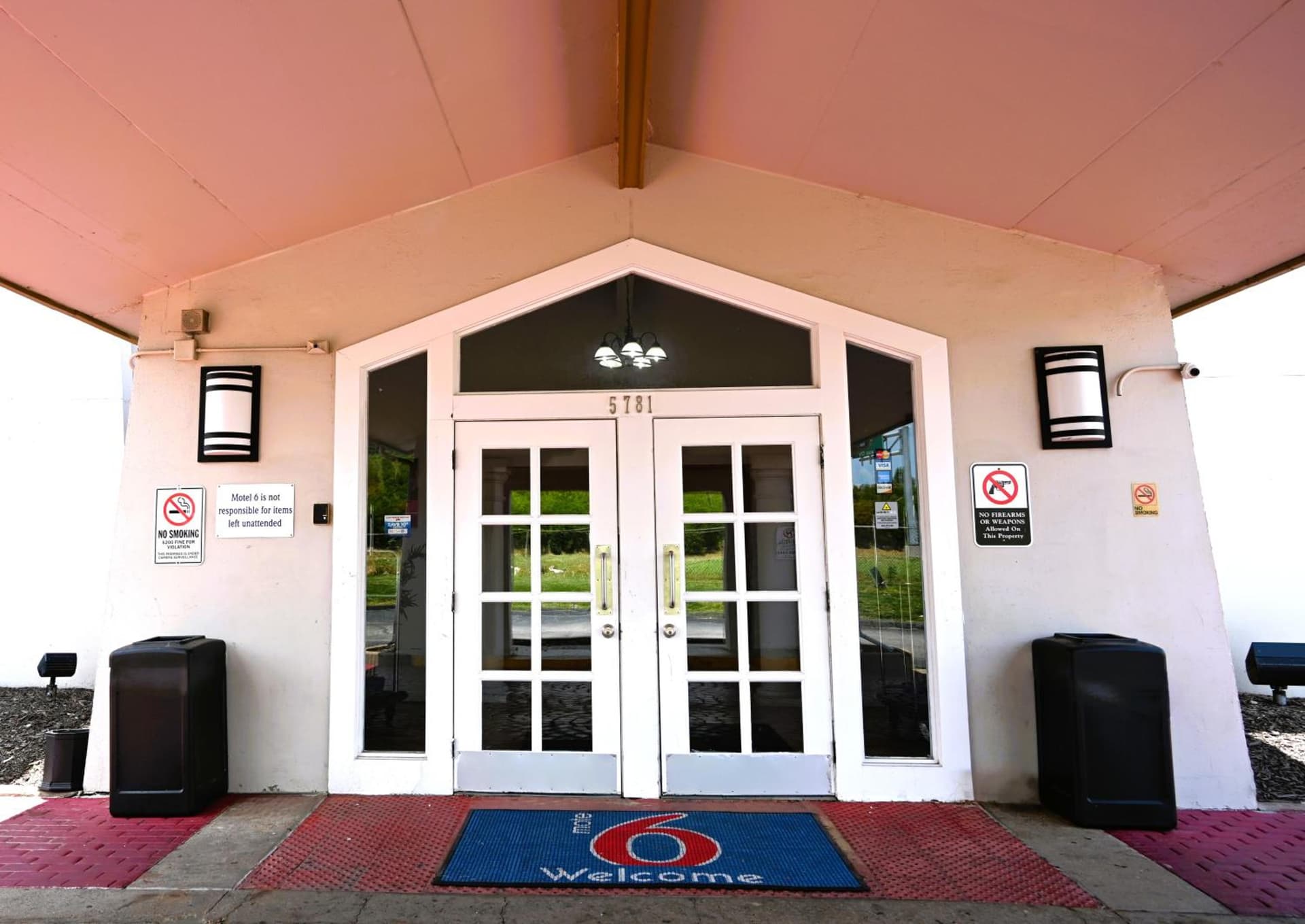 Motel 6-Hazelwood, MO interior in Hazelwood, MO — gallery photo 2