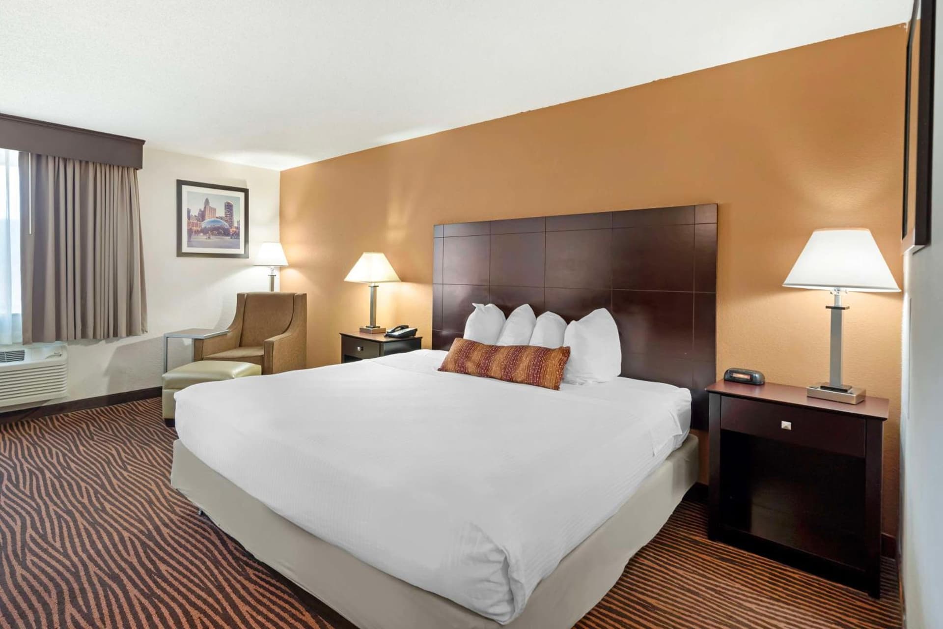 Best Western Des Plaines O'Hare interior in Des Plaines, IL — gallery photo 2