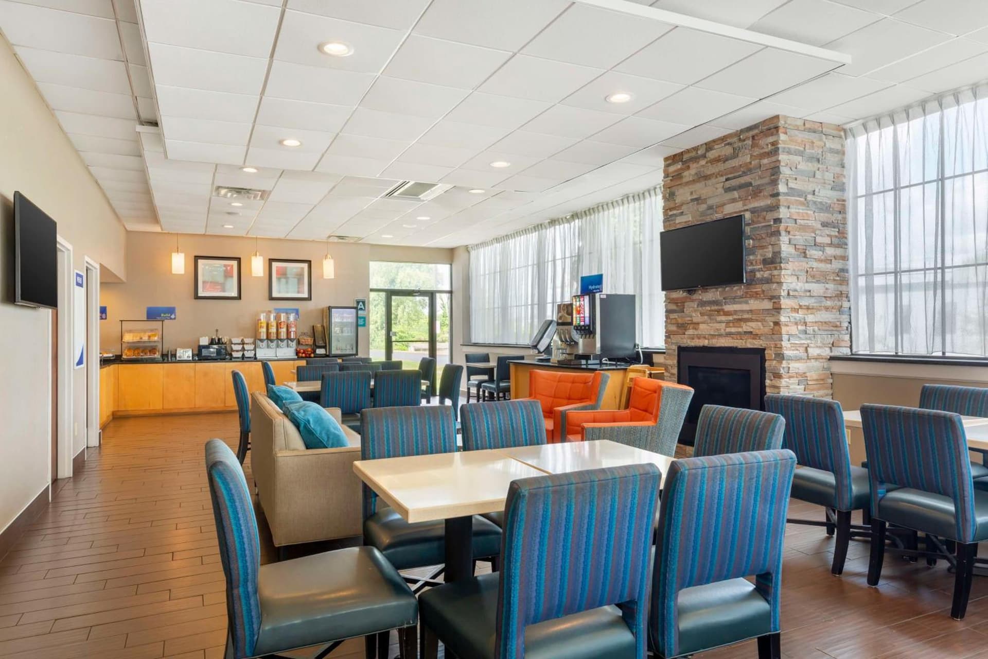 Best Western Hartford Hotel and Suites interior in Hartford, CT — gallery photo 2
