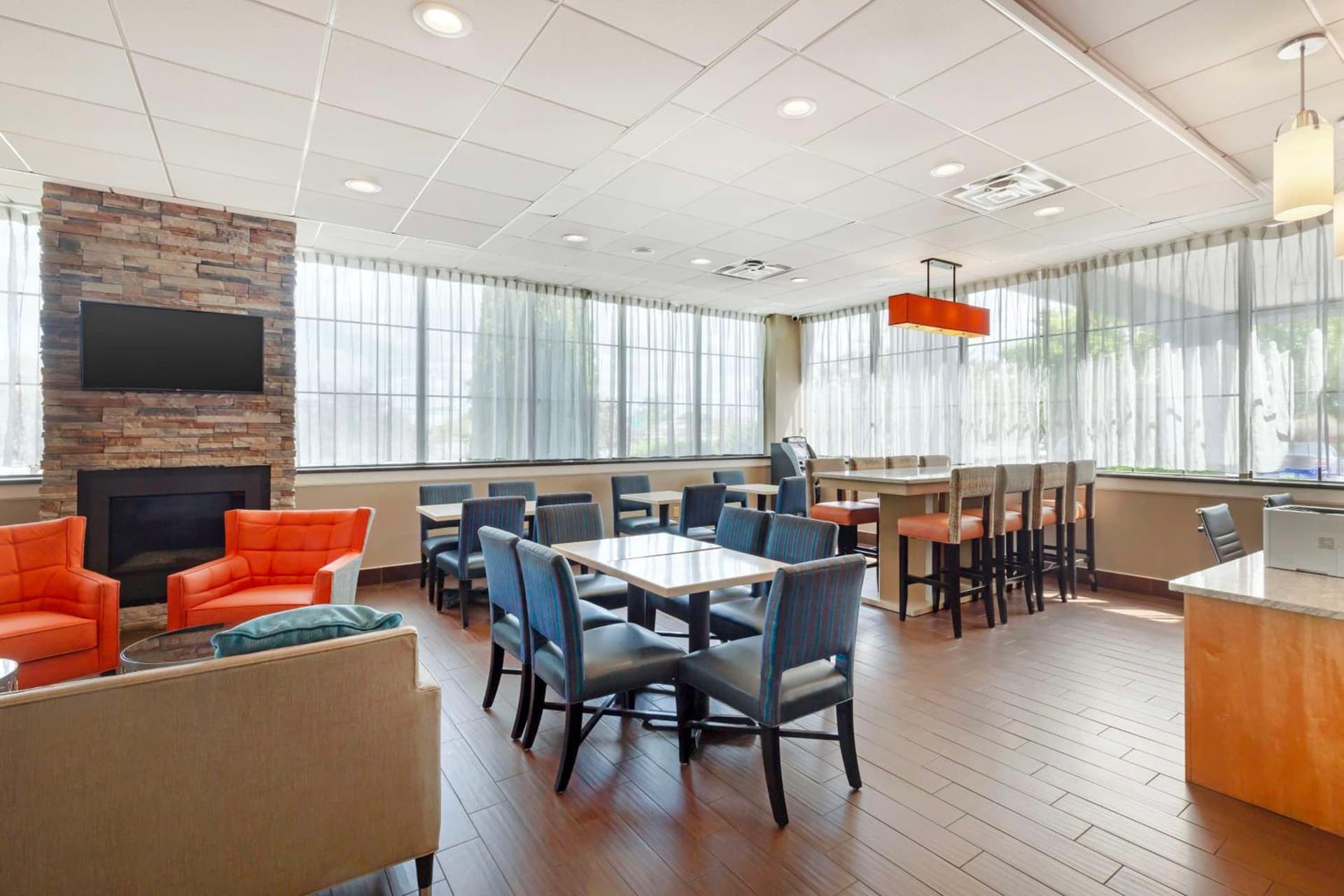 Best Western Hartford Hotel and Suites property views in Hartford, CT — gallery photo 3