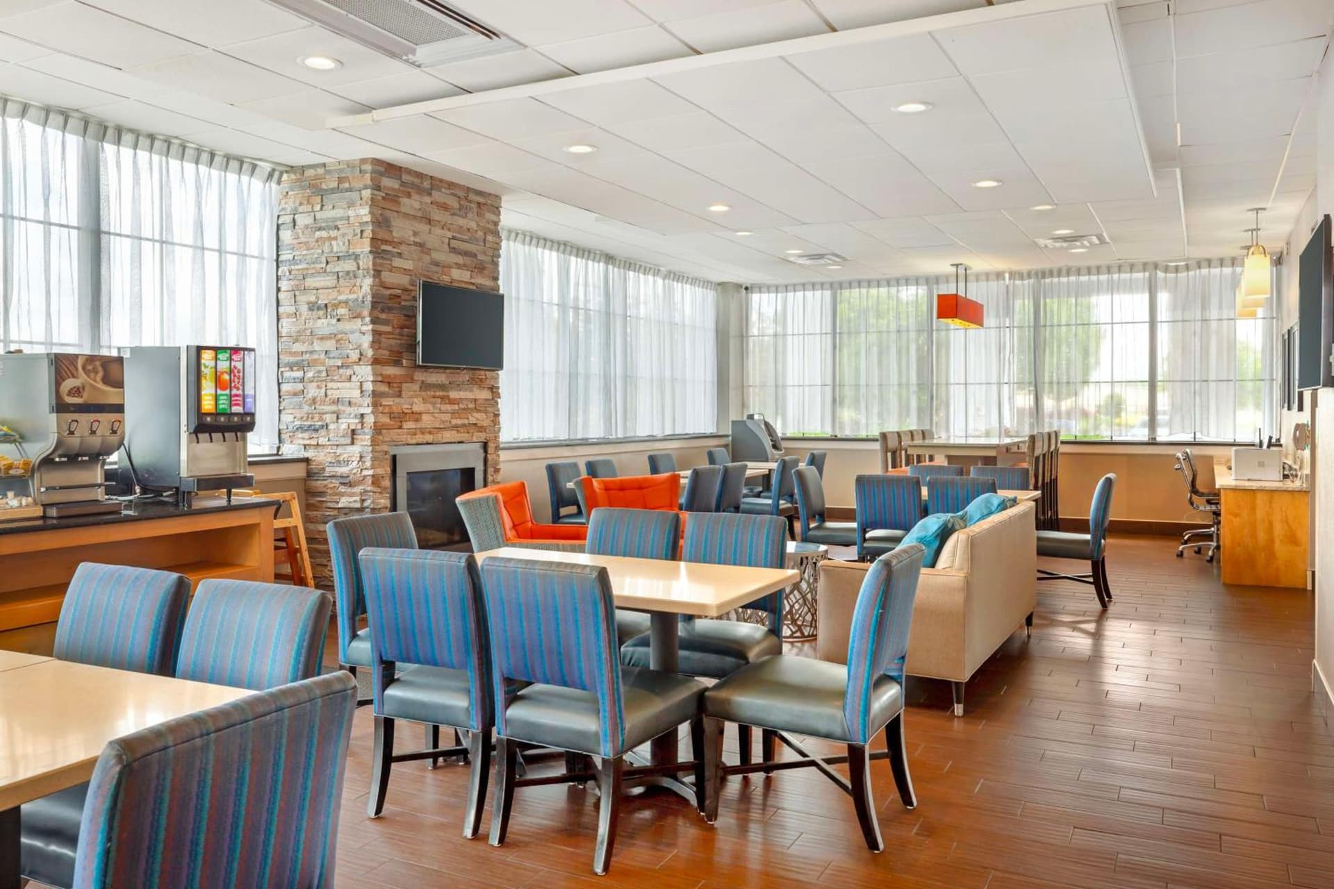 Best Western Hartford Hotel and Suites interior in Hartford, CT — gallery photo 2