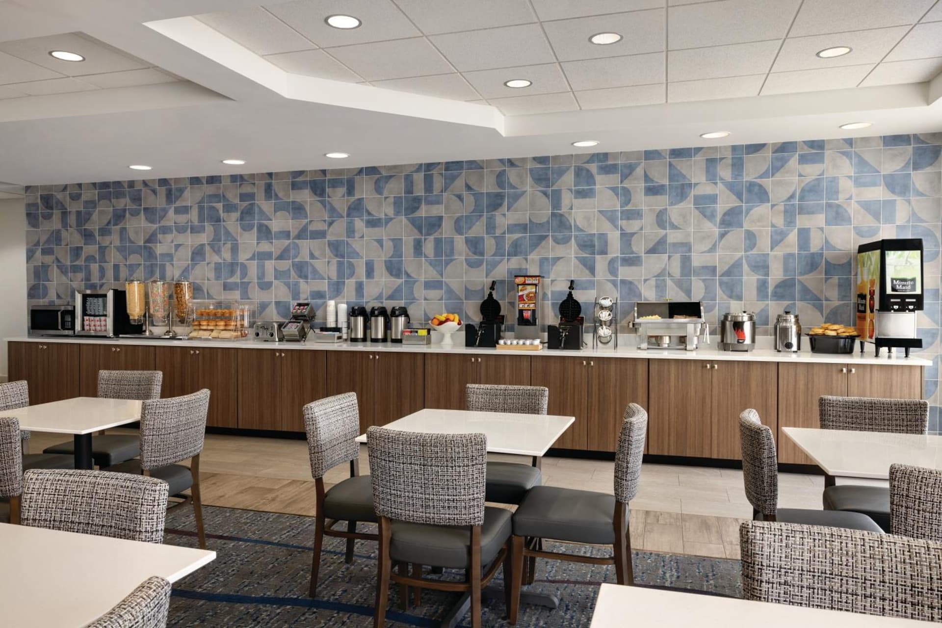 La Quinta Inn & Suites by Wyndham Springfield Airport Rte 66 gallery photo in Springfield, MO — image 50