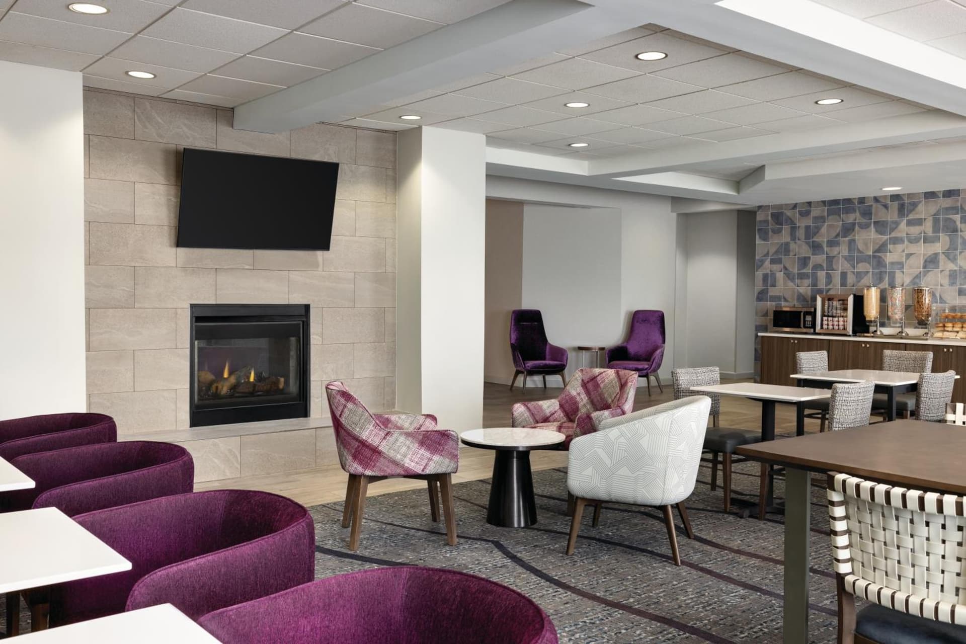 La Quinta Inn & Suites by Wyndham Springfield Airport Rte 66 gallery photo in Springfield, MO — image 47