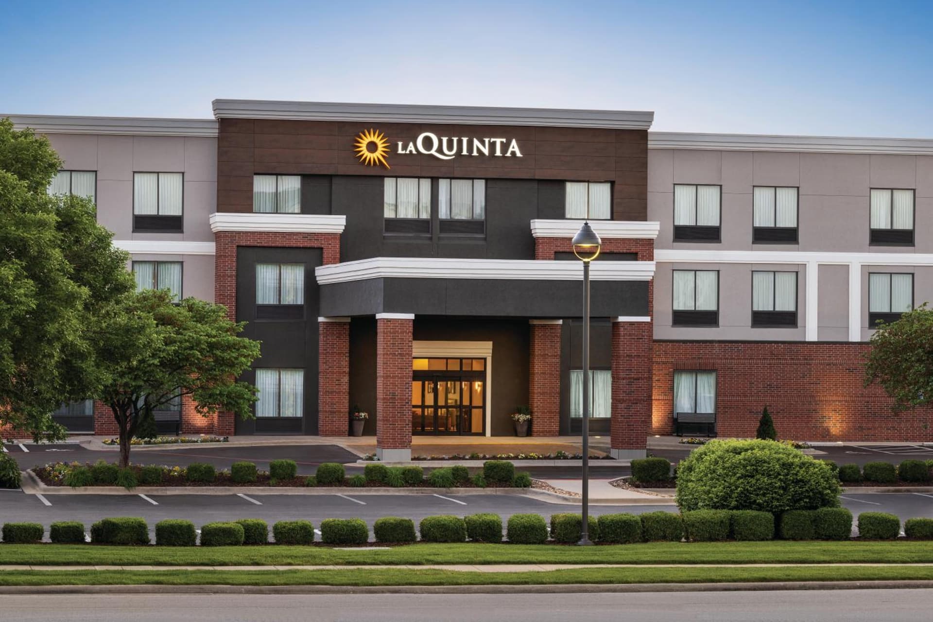 La Quinta Inn & Suites by Wyndham Springfield Airport Rte 66 gallery photo in Springfield, MO — image 42