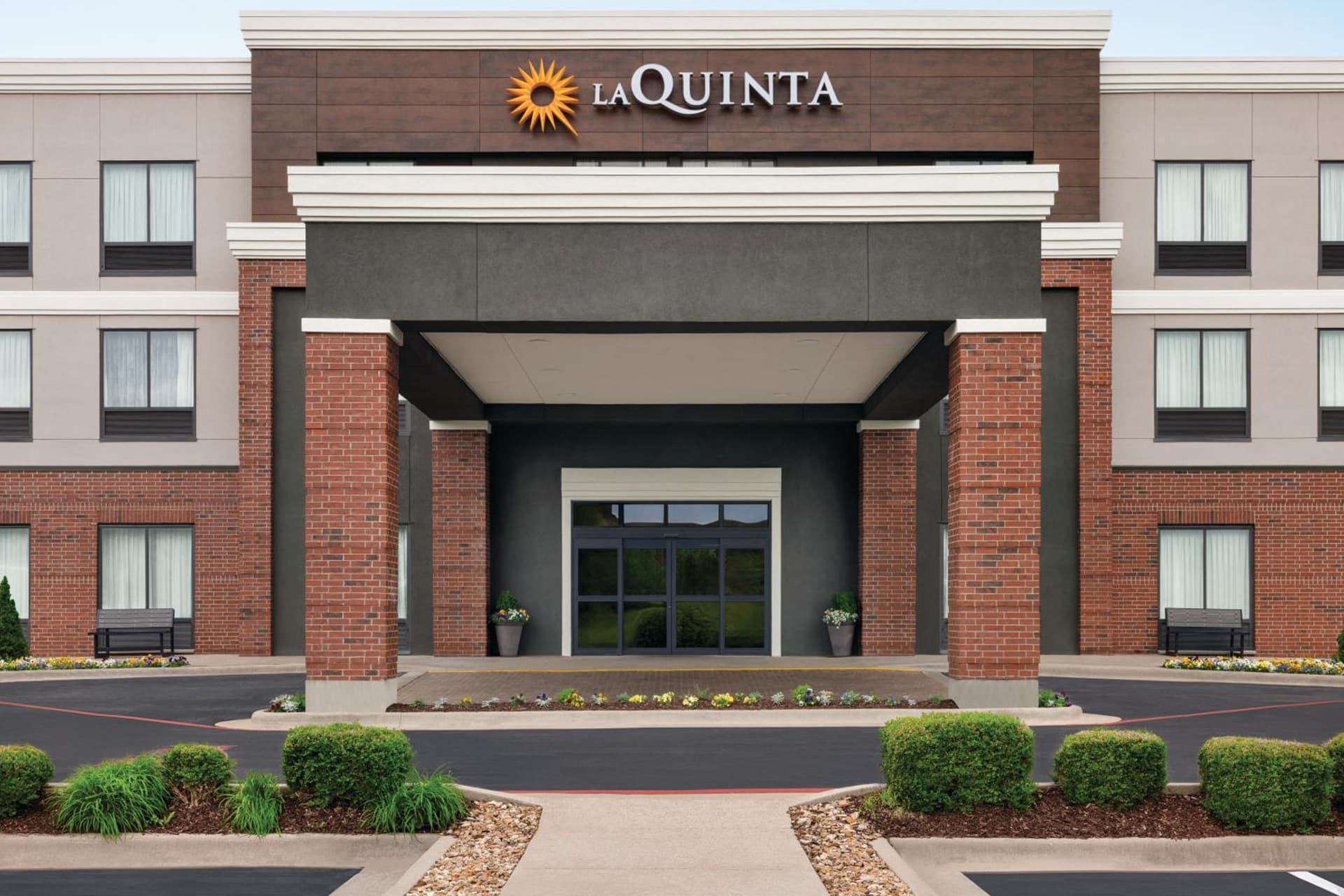 La Quinta Inn & Suites by Wyndham Springfield Airport Rte 66 gallery photo in Springfield, MO — image 16