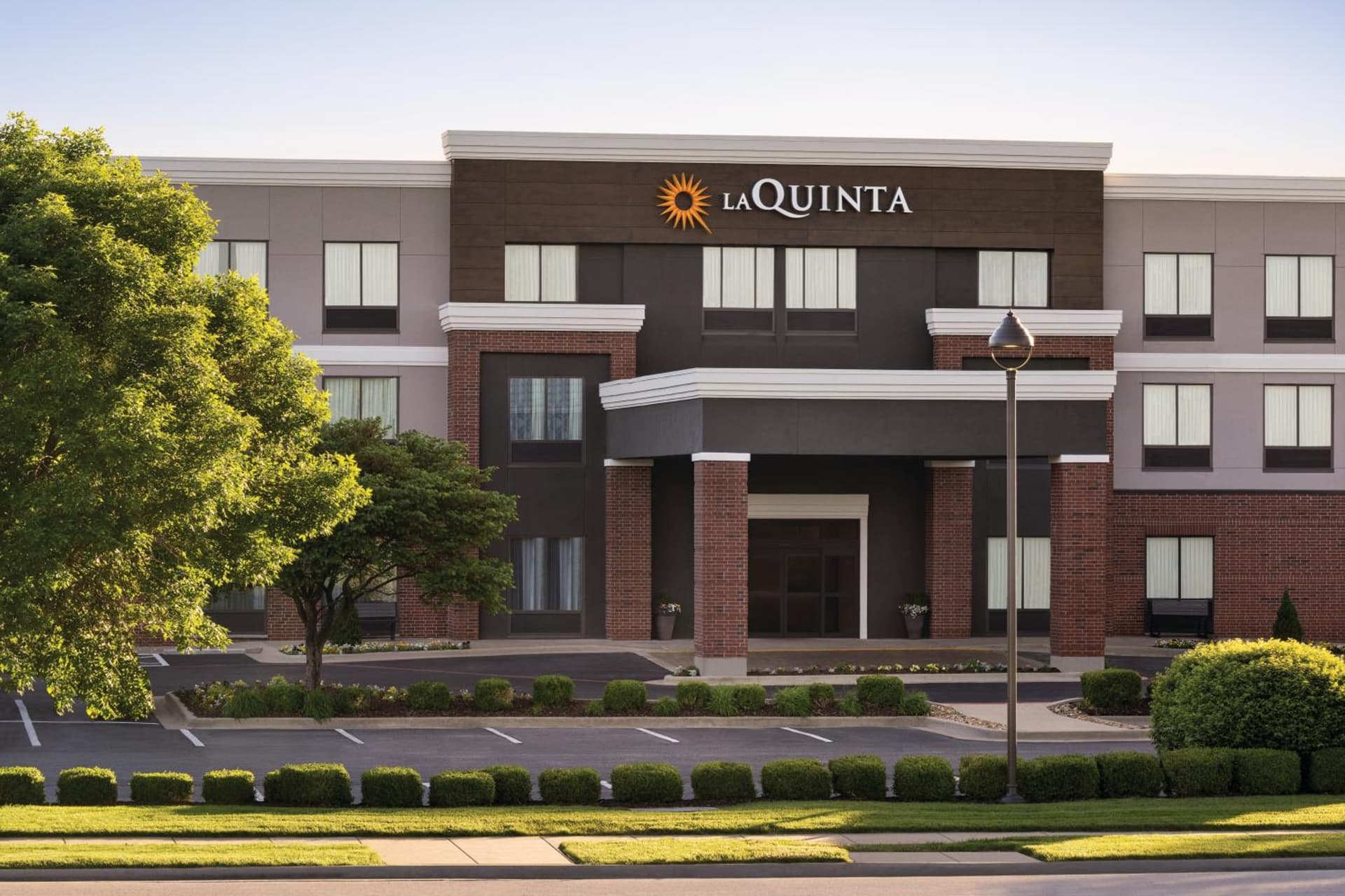 La Quinta Inn & Suites by Wyndham Springfield Airport Rte 66 gallery photo in Springfield, MO — image 14