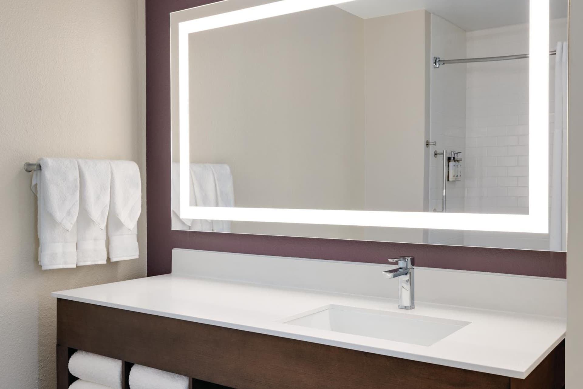 La Quinta Inn & Suites by Wyndham Springfield Airport Rte 66 gallery photo in Springfield, MO — image 11